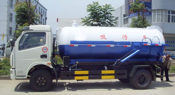 東風多利卡吸汙車