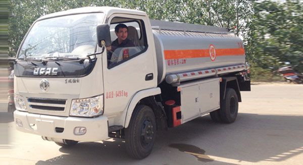 東風輕型加油車