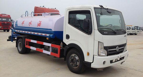 東風輕型綠化噴灑車