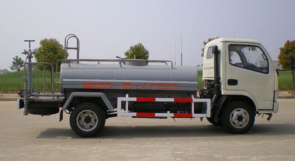 東風福瑞卡綠化噴灑車