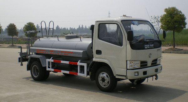 東風福瑞卡綠化噴灑車