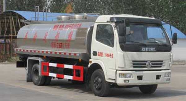 東風多利卡鮮奶運輸車