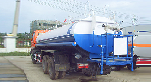 東風後雙橋20--25噸綠化噴灑車