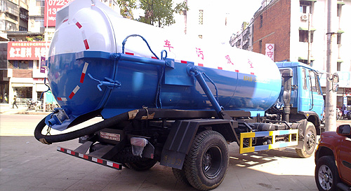 東風145真空吸汙車