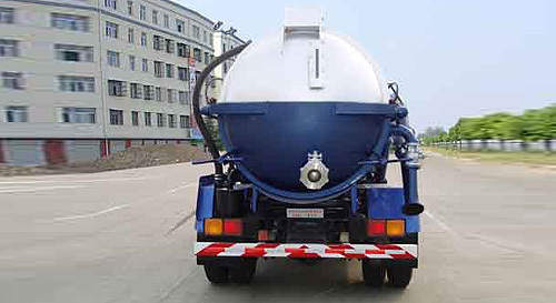 東風145真空吸汙車