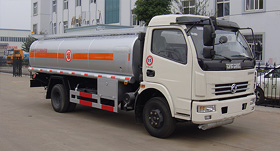 東風多利卡加油車