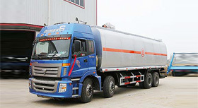福田歐曼前四後八化工液體運輸車
